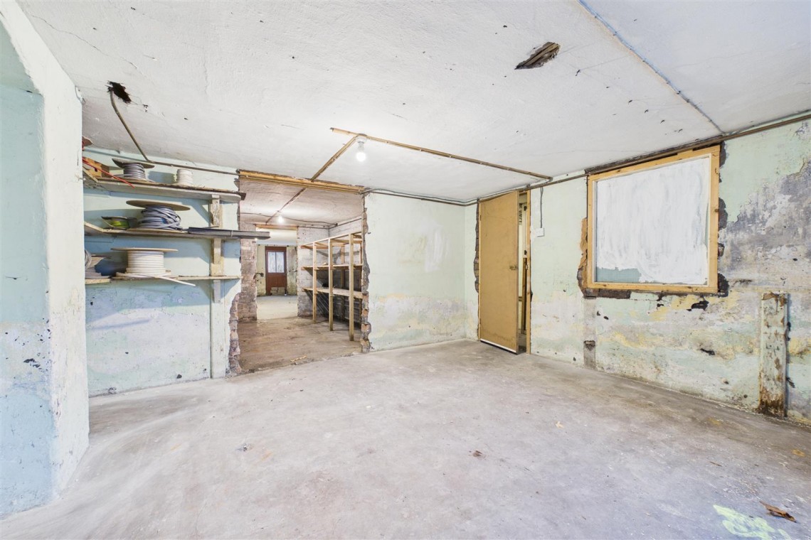 Images for 3 X FLATS | FAMILY HOME | REDLAND