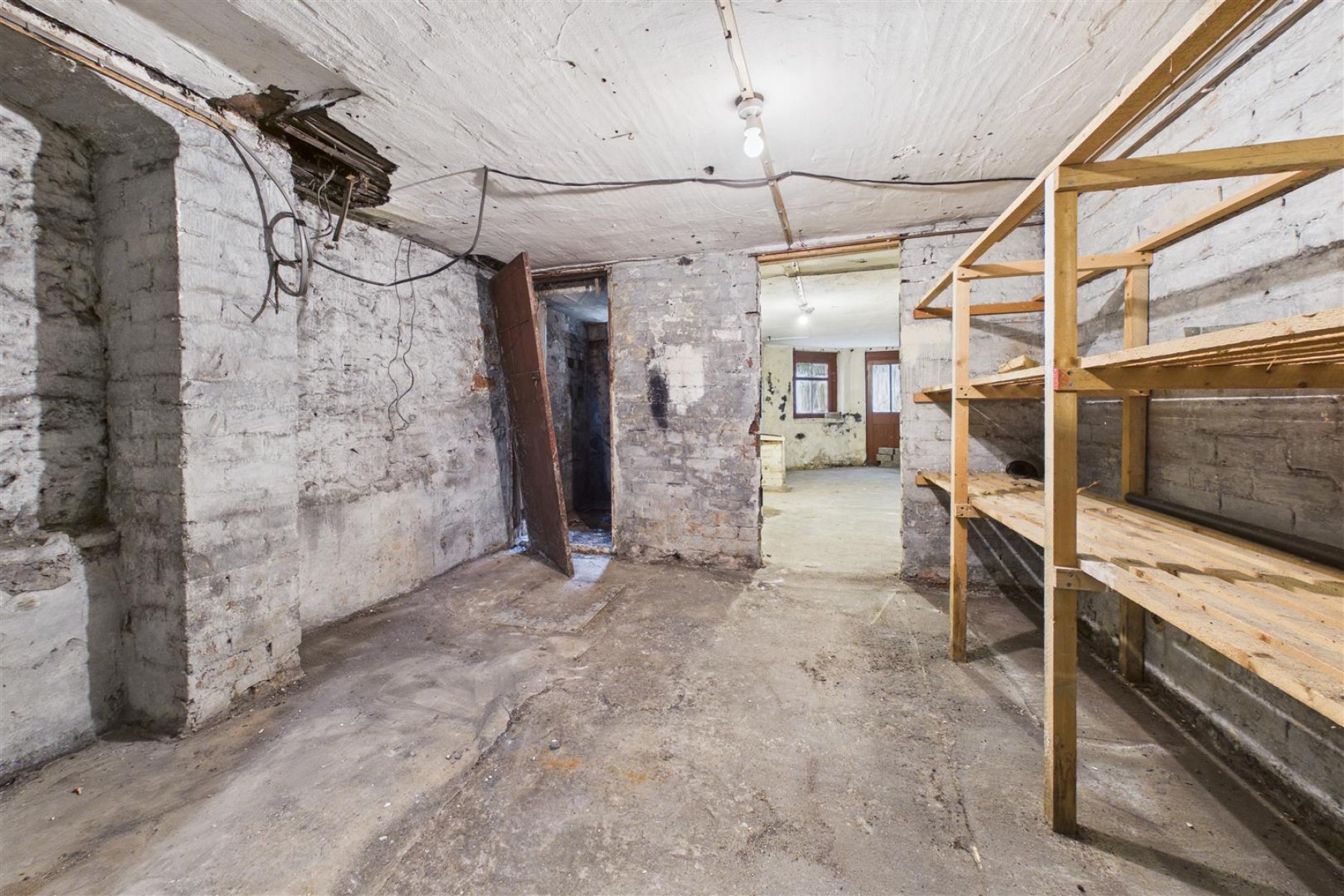 Images for 3 X FLATS | FAMILY HOME | REDLAND