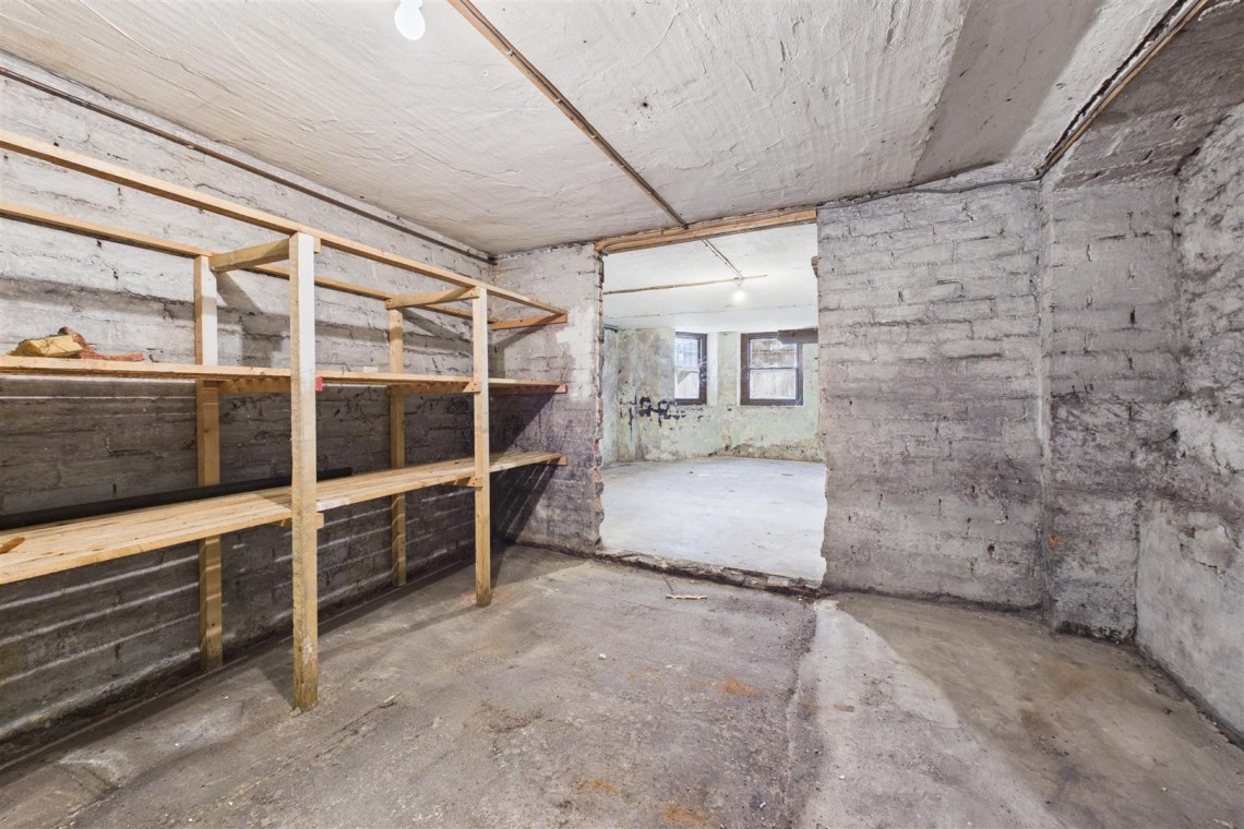 Images for 3 X FLATS | FAMILY HOME | REDLAND