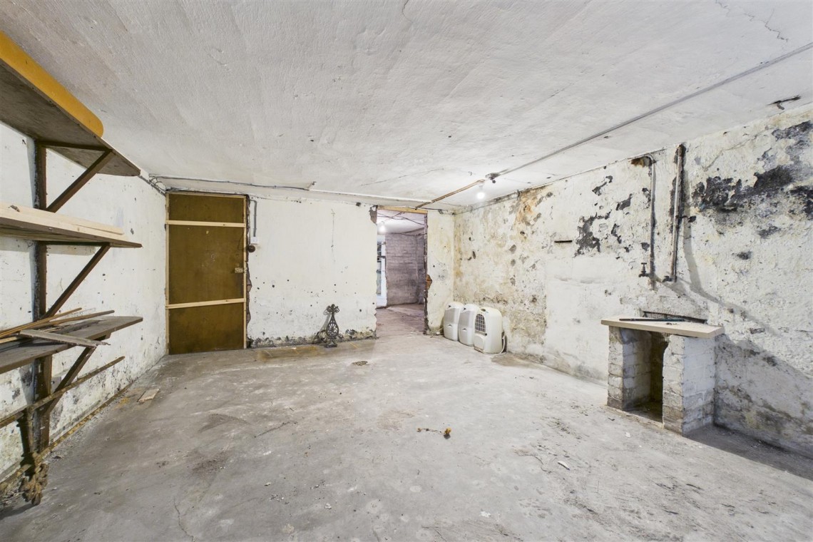 Images for 3 X FLATS | FAMILY HOME | REDLAND