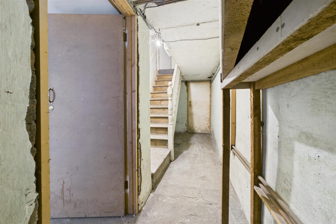Images for 3 X FLATS | FAMILY HOME | REDLAND