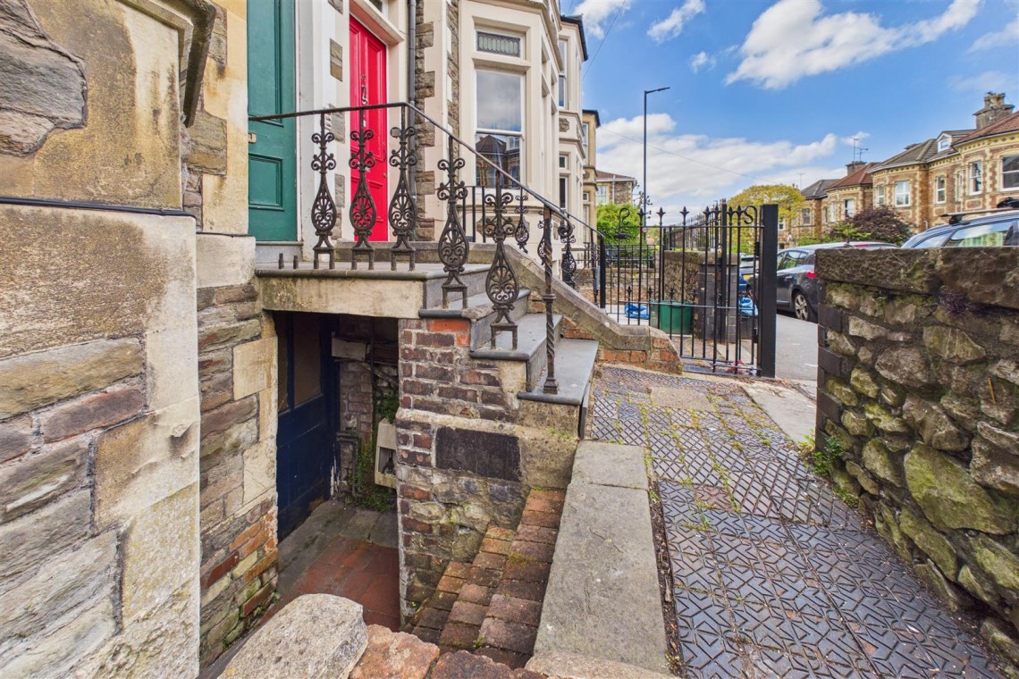 Images for 3 X FLATS | FAMILY HOME | REDLAND