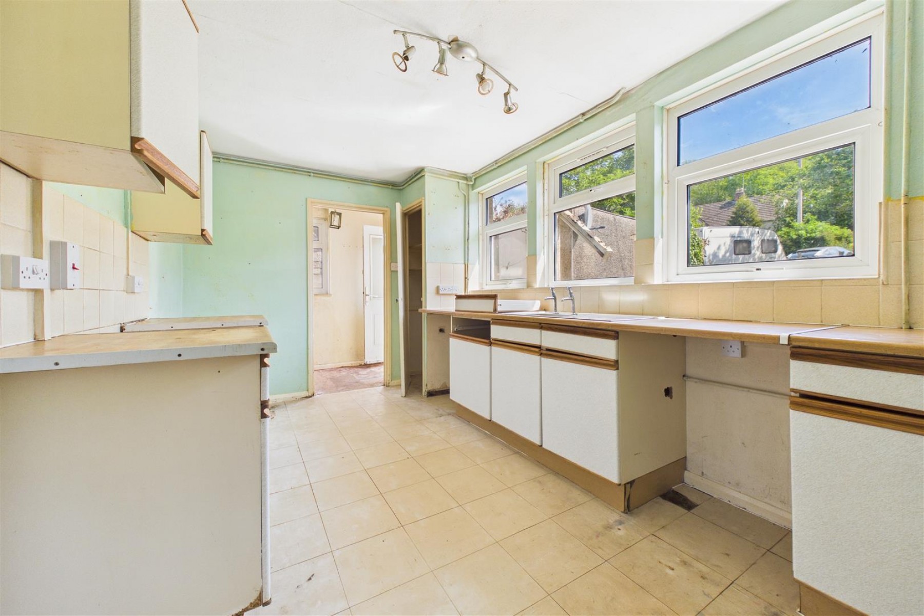 Images for CASH BUYERS ONLY | HOUSE FOR MODERNISATION