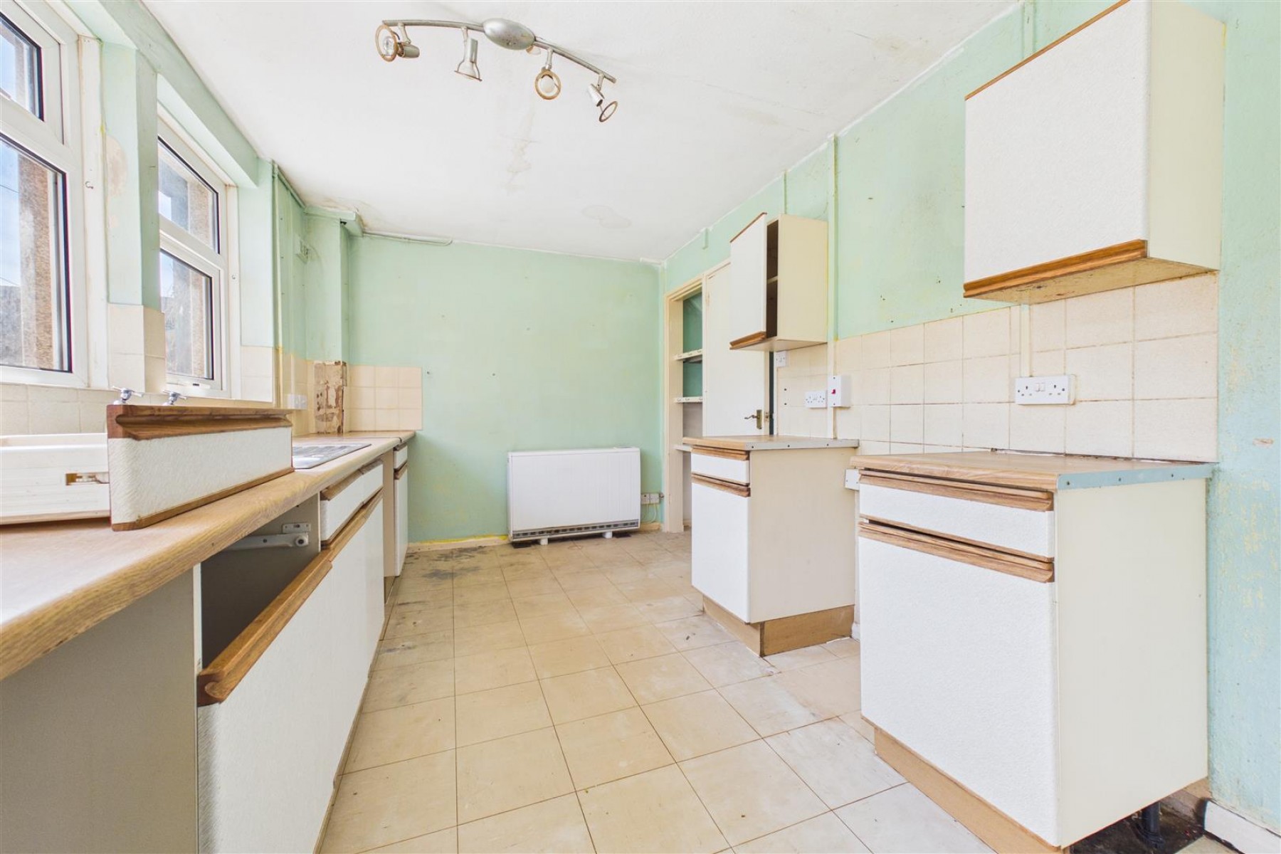 Images for CASH BUYERS ONLY | HOUSE FOR MODERNISATION