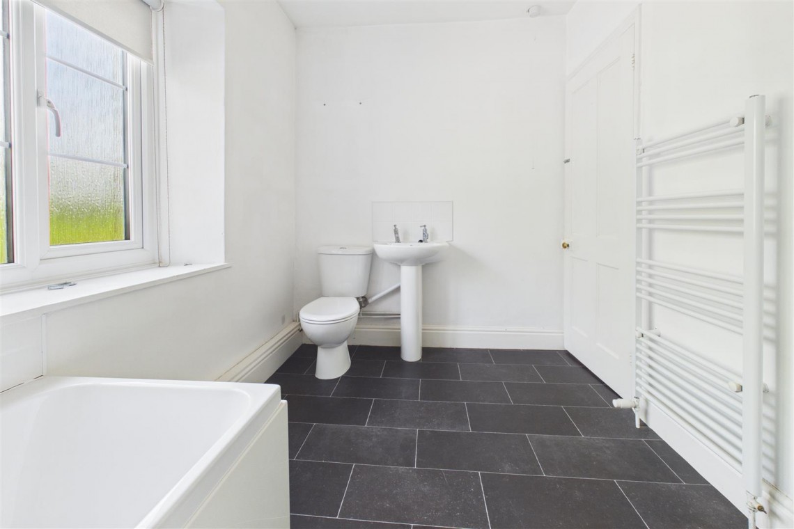Images for DETACHED | UPDATING | BS37