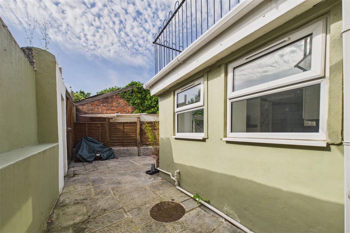Images for COTTAGE - GARDEN & PARKING
