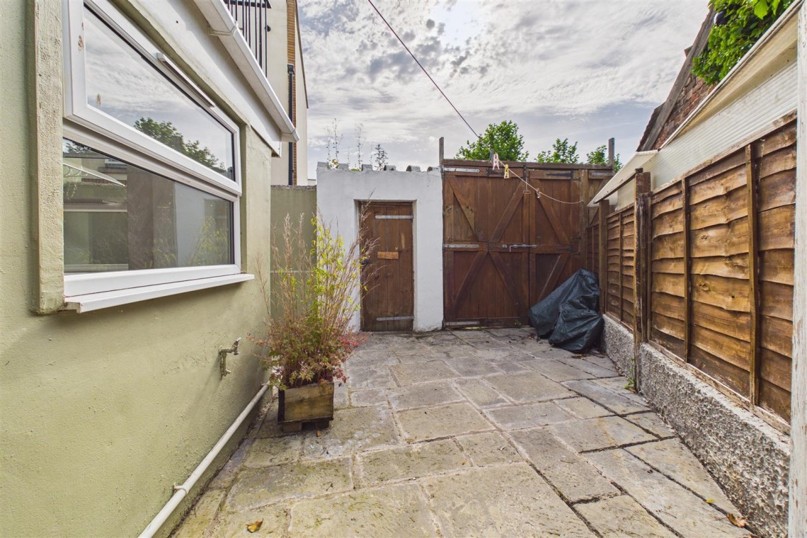 Images for COTTAGE - GARDEN & PARKING
