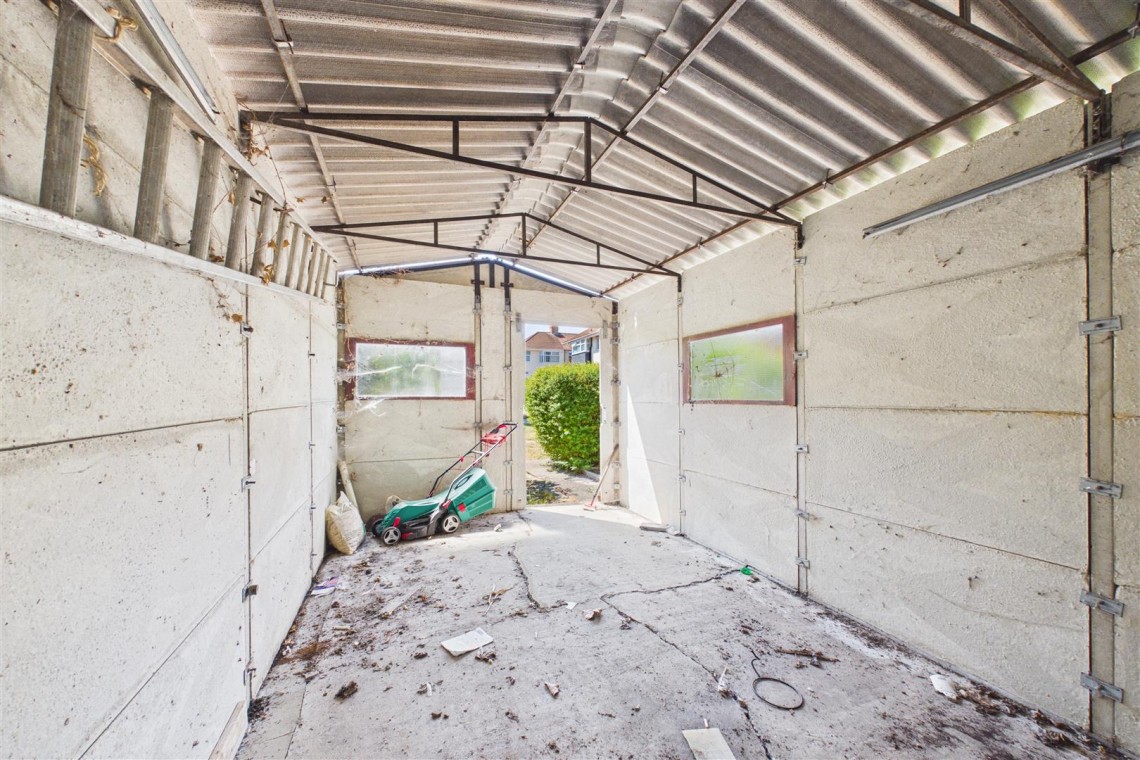 Images for HOUSE WITH POTENTIAL | HENGROVE BS14