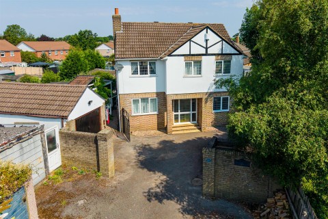 View Full Details for DETACHED HOUSE SET BACK FROM ROAD | BS34