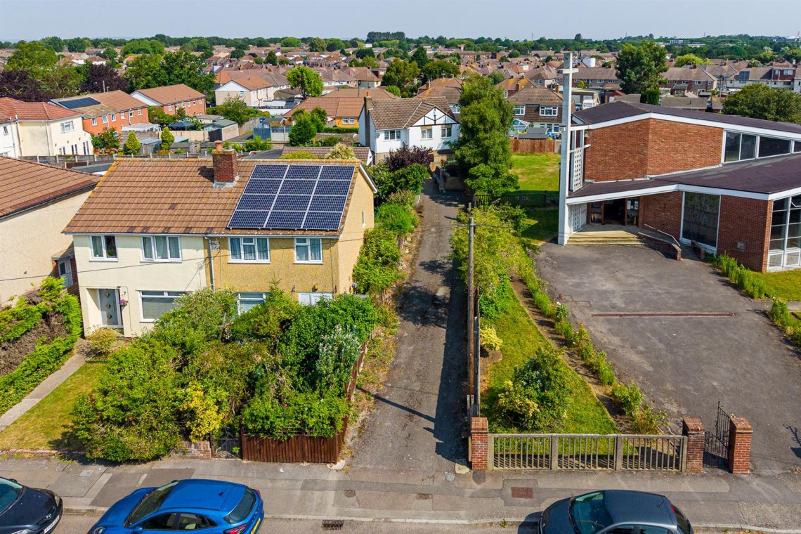 Images for DETACHED HOUSE SET BACK FROM ROAD | BS34