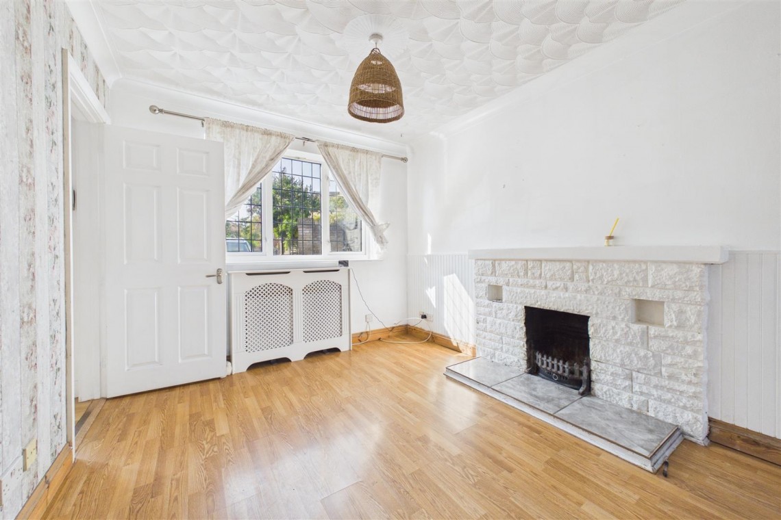 Images for DETACHED HOUSE SET BACK FROM ROAD | BS34