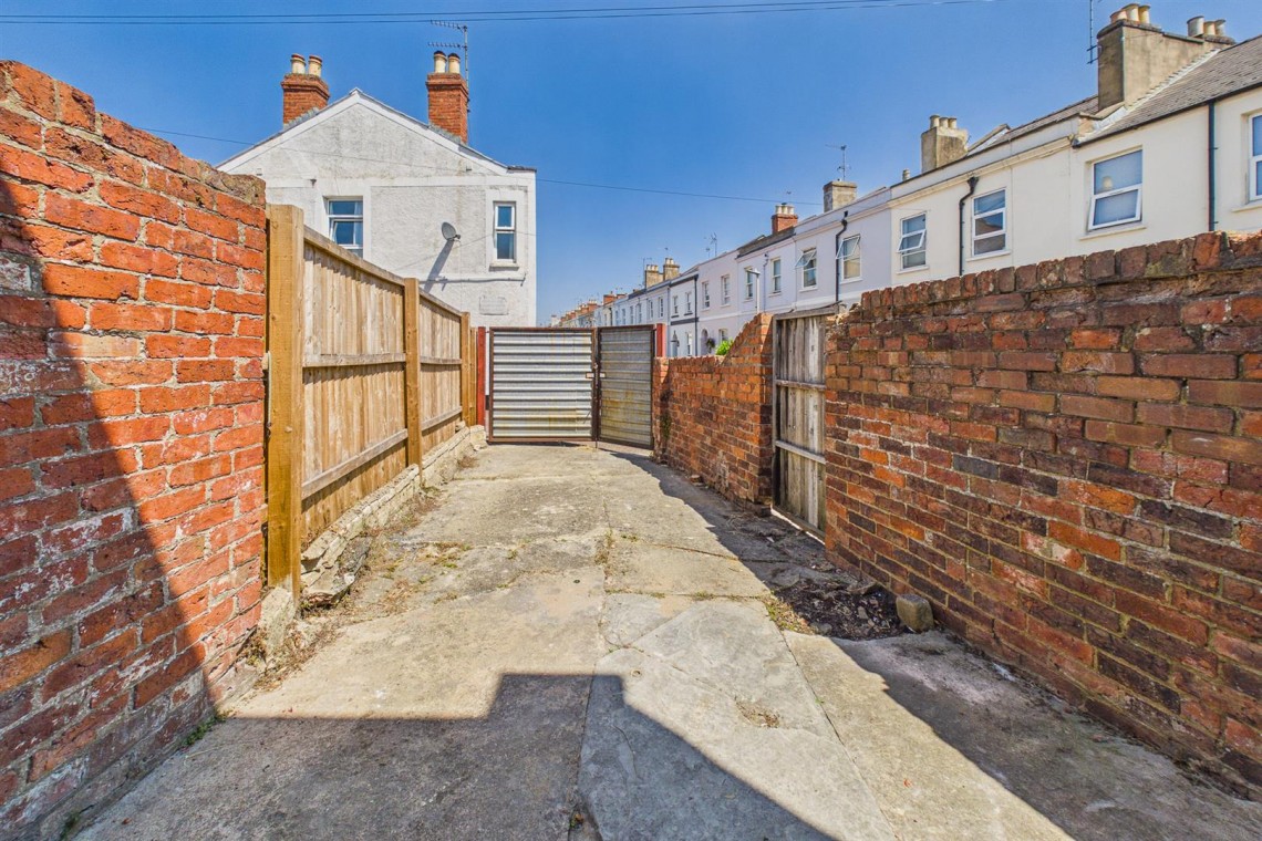 Images for HOUSE FOR MODERNISATION | MARLE HILL GL50