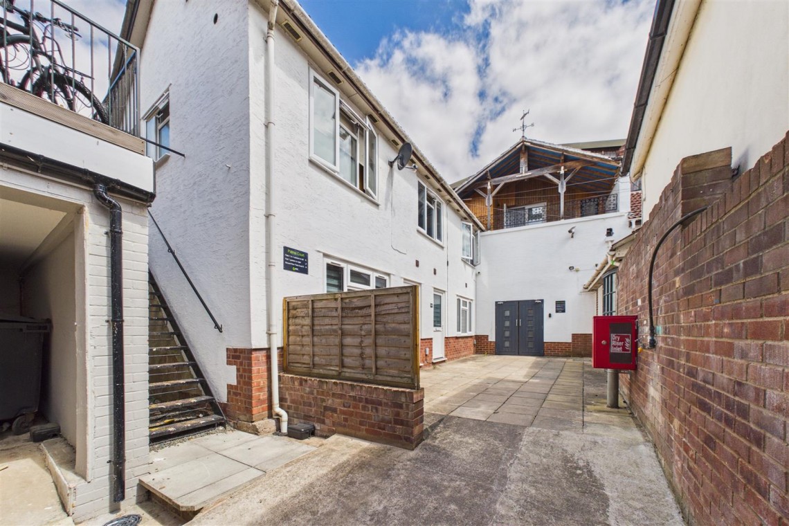 Images for FREEHOLD BLOCK | 25 FLATS | £182K PA