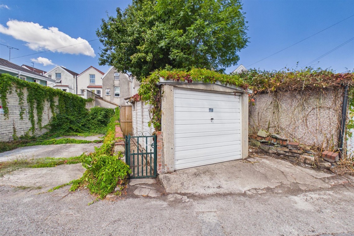 Images for FREEHOLD SINGLE GARAGE | CLIFTON