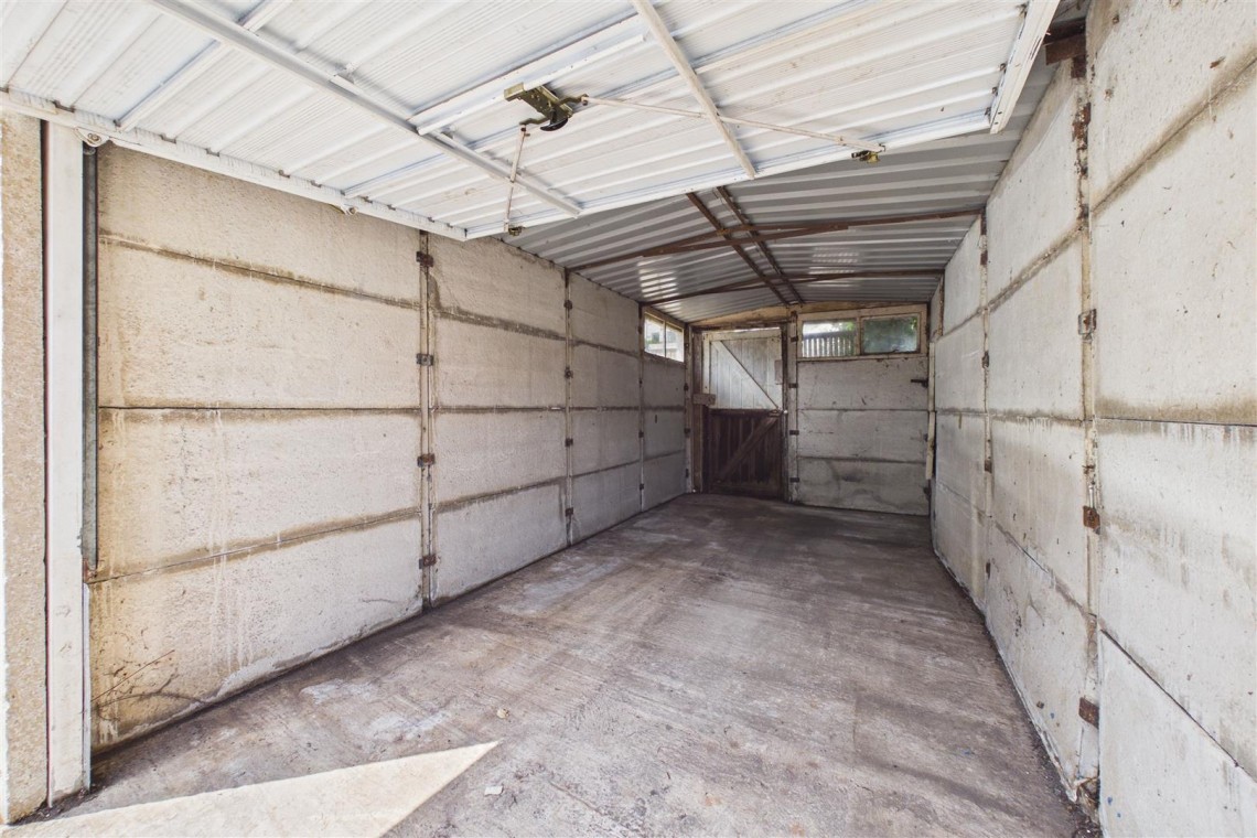 Images for FREEHOLD SINGLE GARAGE | CLIFTON