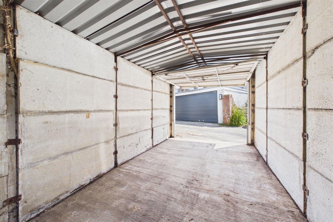 Images for FREEHOLD SINGLE GARAGE | CLIFTON