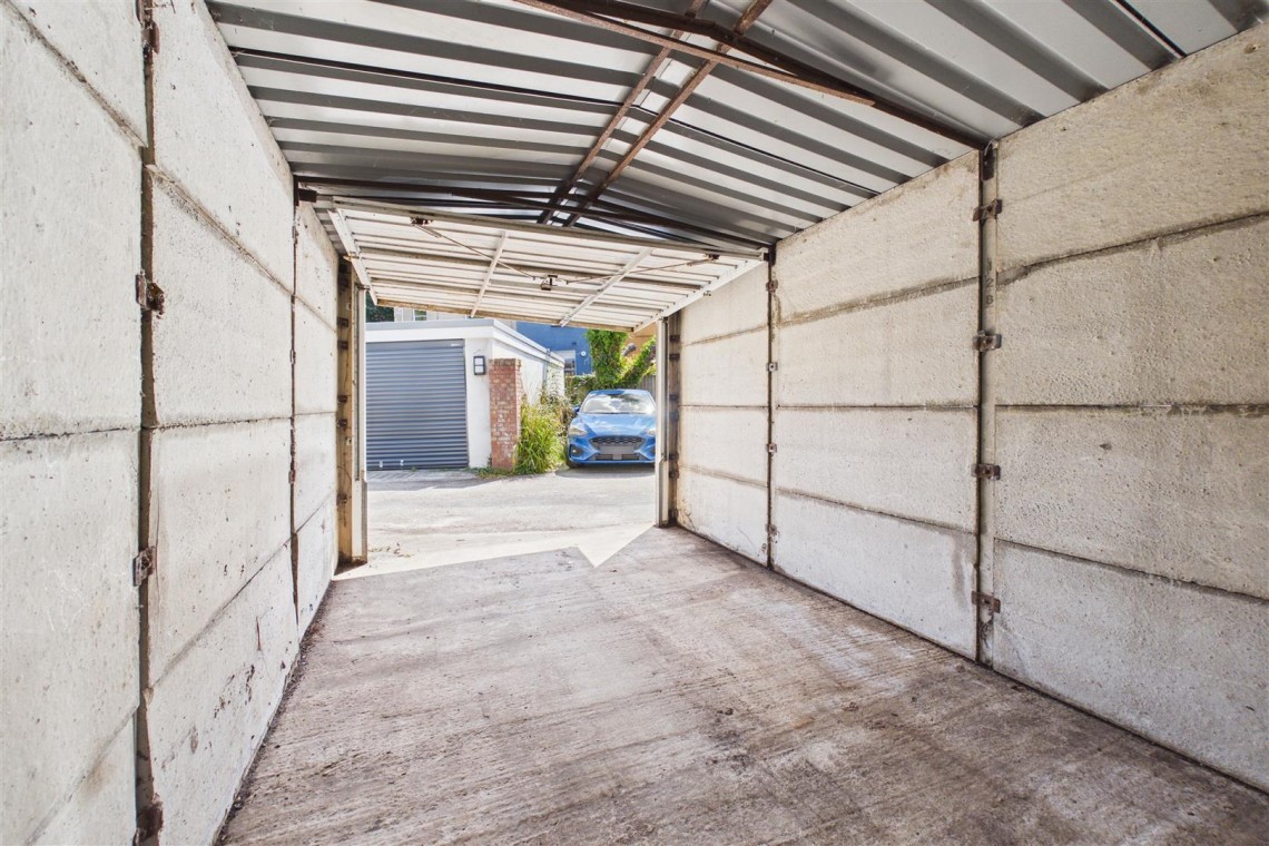 Images for FREEHOLD SINGLE GARAGE | CLIFTON