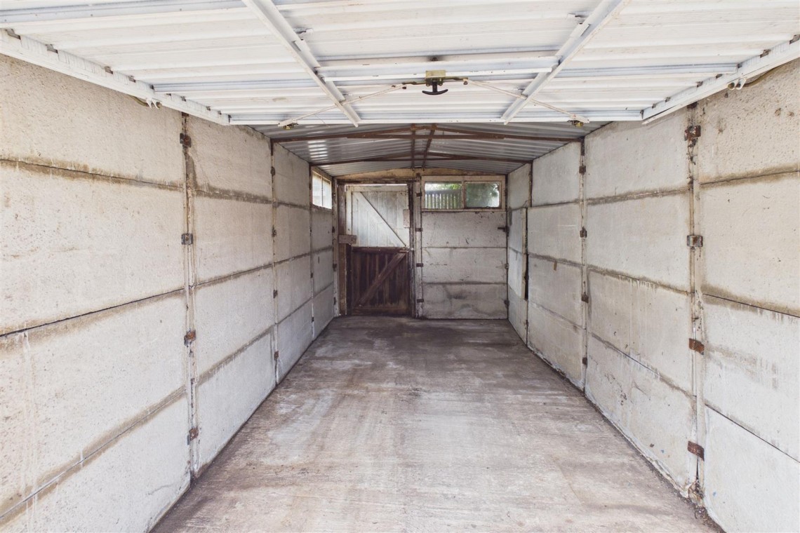 Images for FREEHOLD SINGLE GARAGE | CLIFTON