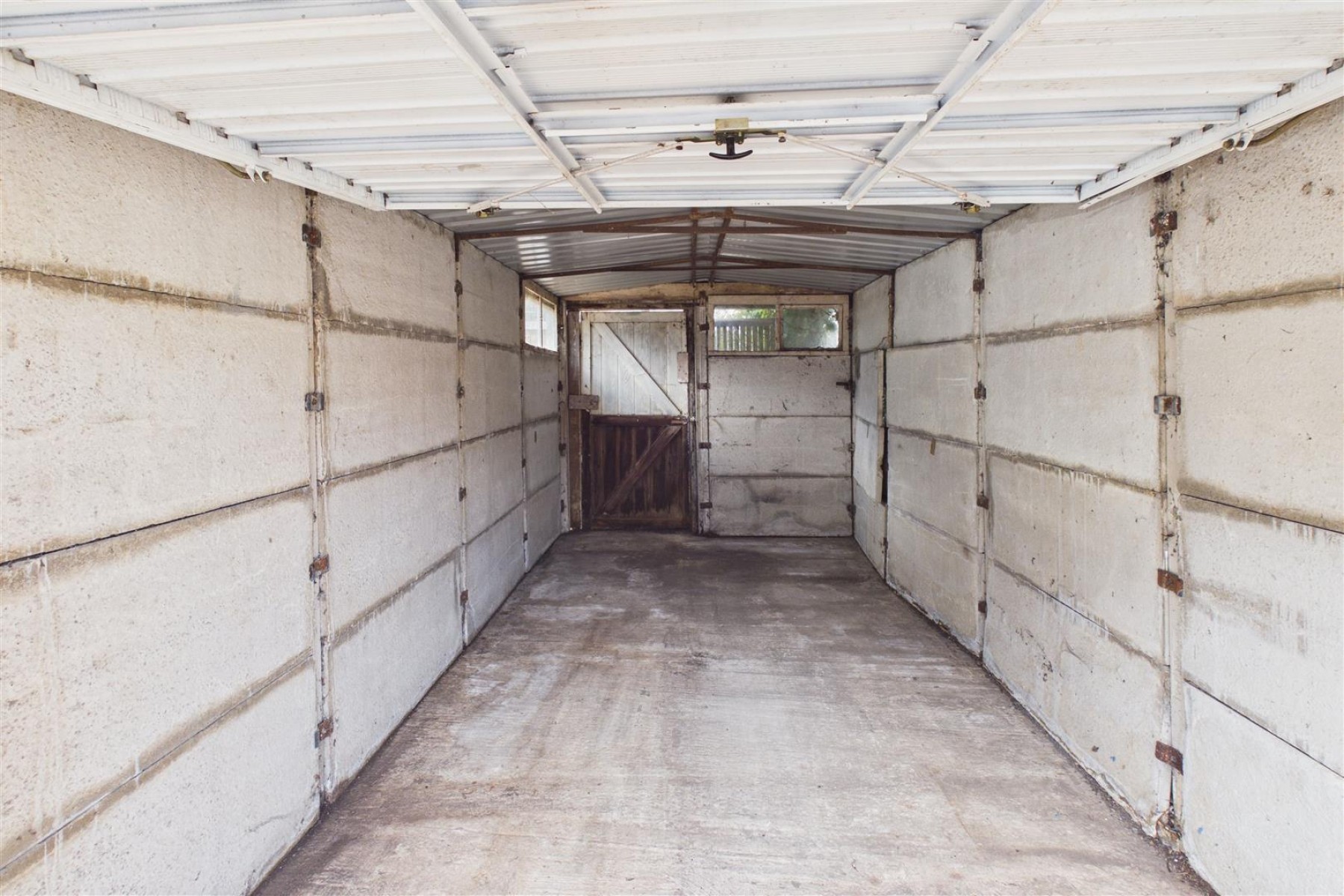 Images for FREEHOLD SINGLE GARAGE | CLIFTON