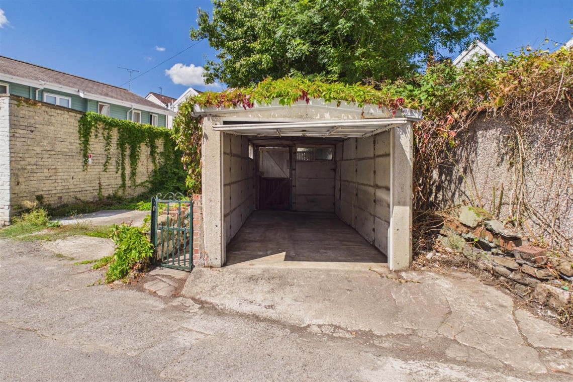 Images for FREEHOLD SINGLE GARAGE | CLIFTON