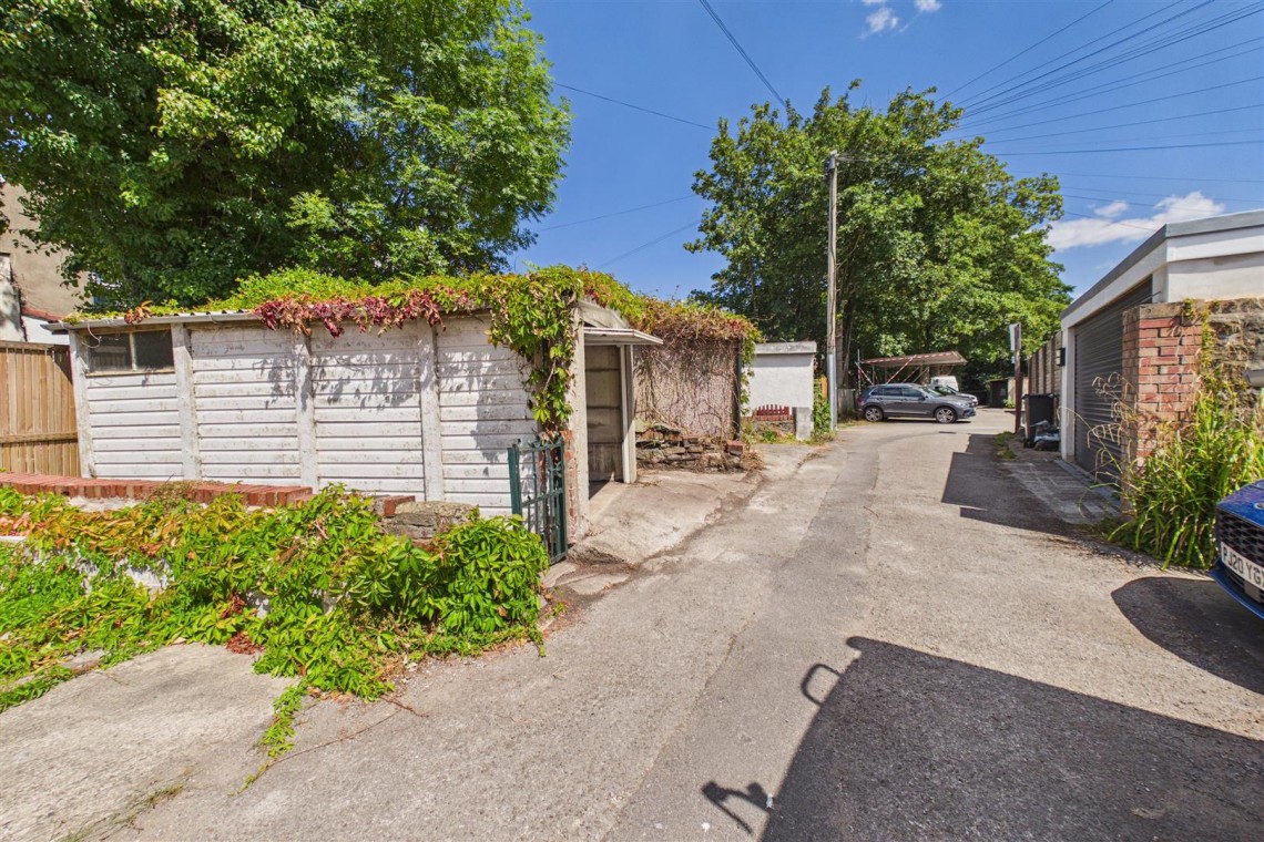 Images for FREEHOLD SINGLE GARAGE | CLIFTON