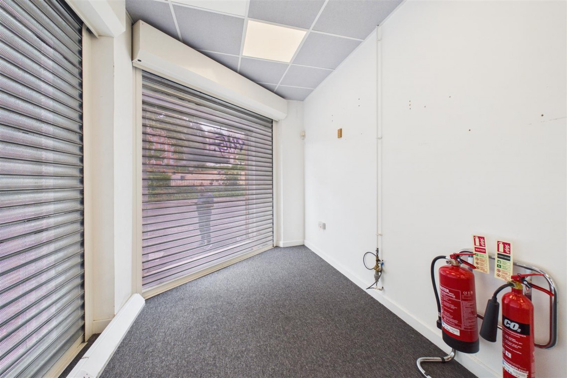 Images for LARGE COMMERCIAL BUILDING | BS2