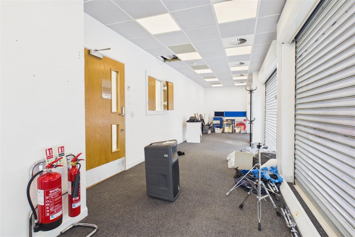 Images for LARGE COMMERCIAL BUILDING | BS2