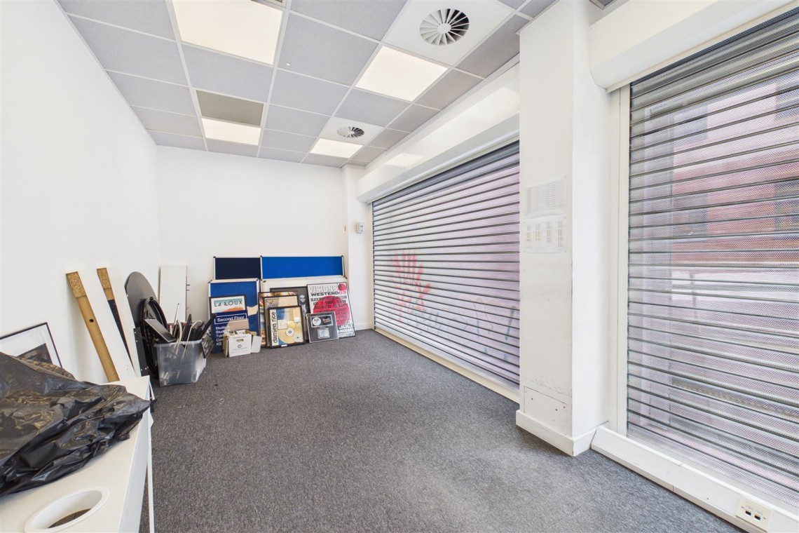 Images for LARGE COMMERCIAL BUILDING | BS2