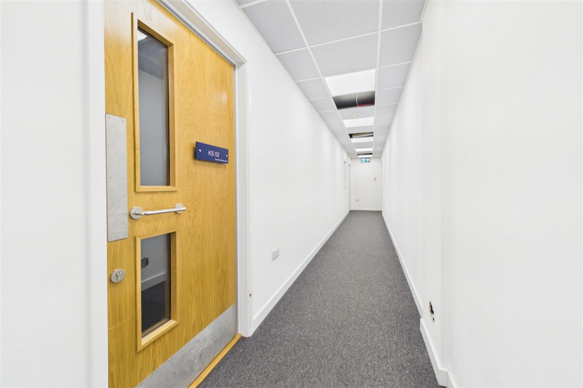 Images for LARGE COMMERCIAL BUILDING | BS2