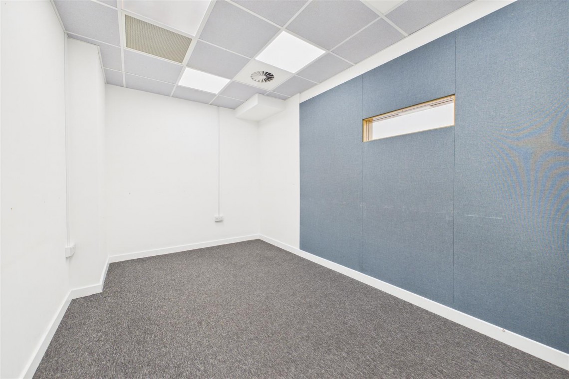 Images for LARGE COMMERCIAL BUILDING | BS2