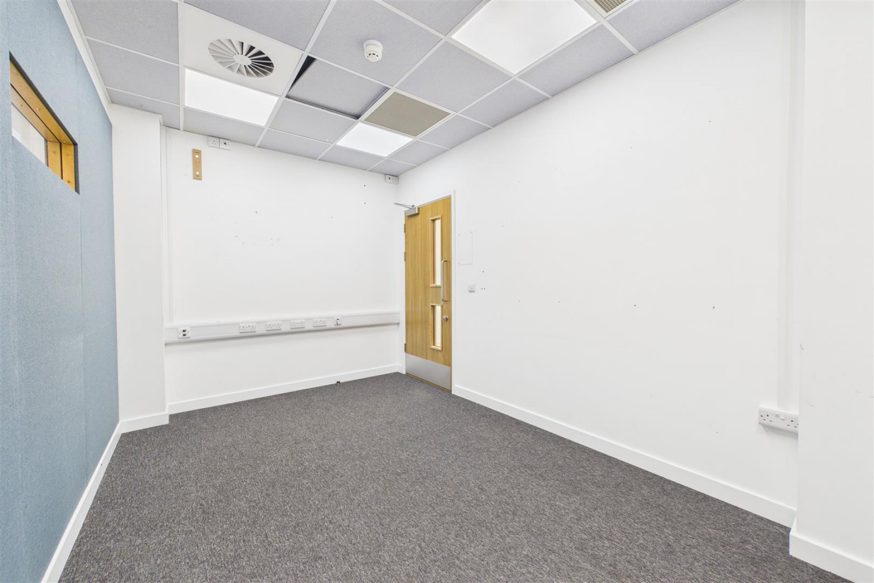 Images for LARGE COMMERCIAL BUILDING | BS2