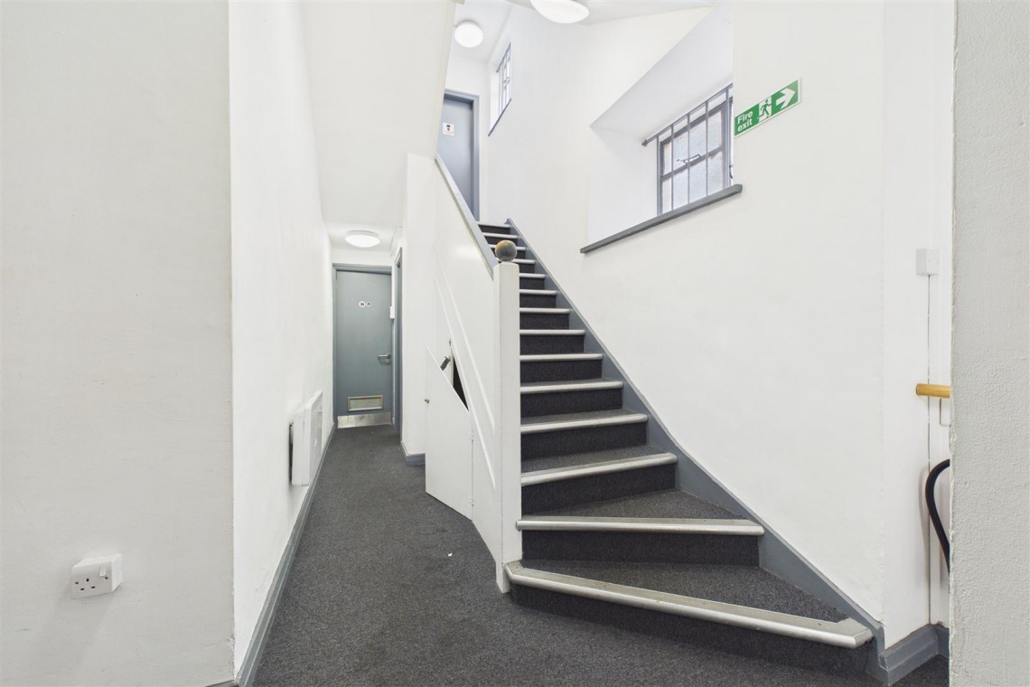 Images for LARGE COMMERCIAL BUILDING | BS2