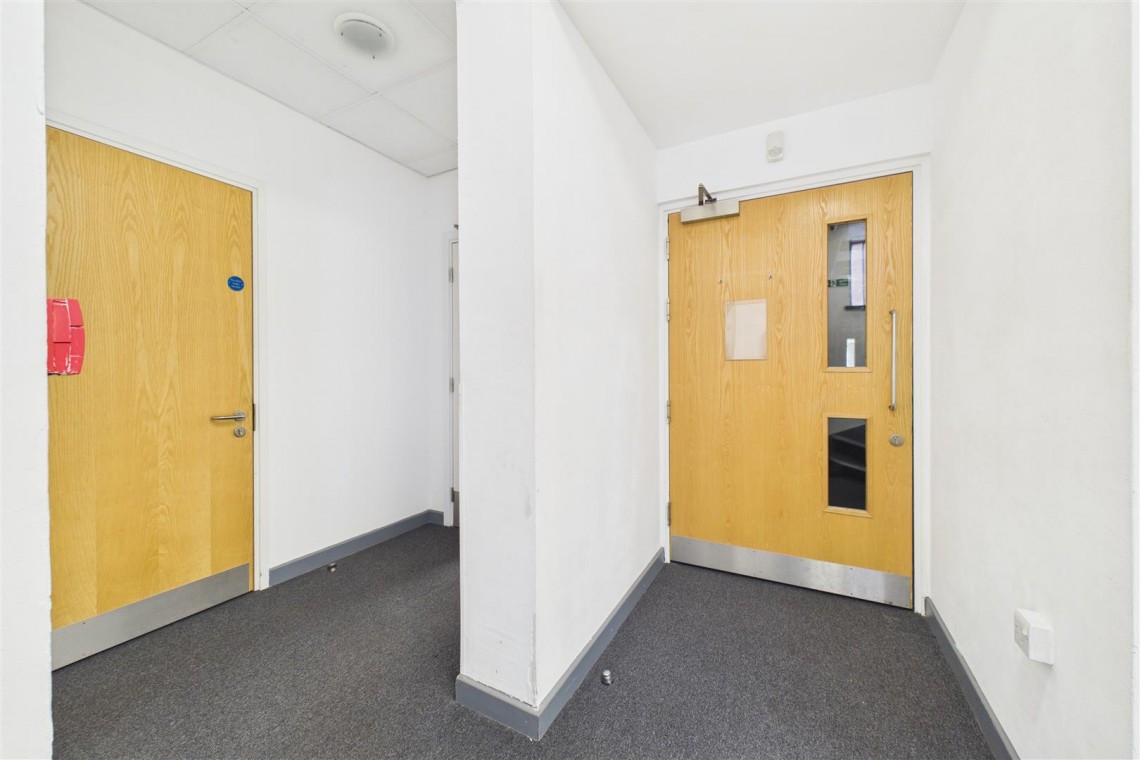 Images for LARGE COMMERCIAL BUILDING | BS2