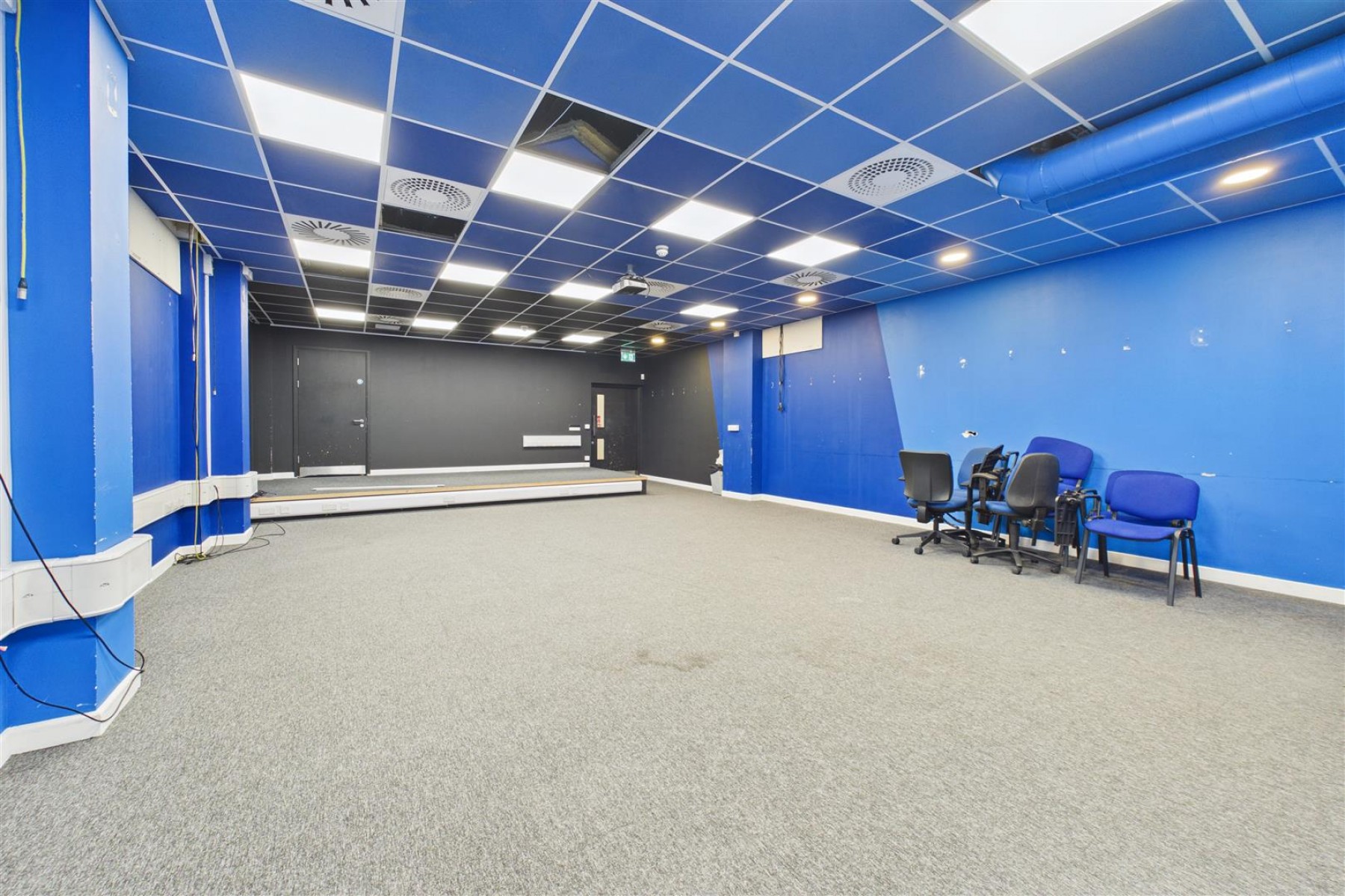 Images for LARGE COMMERCIAL BUILDING | BS2