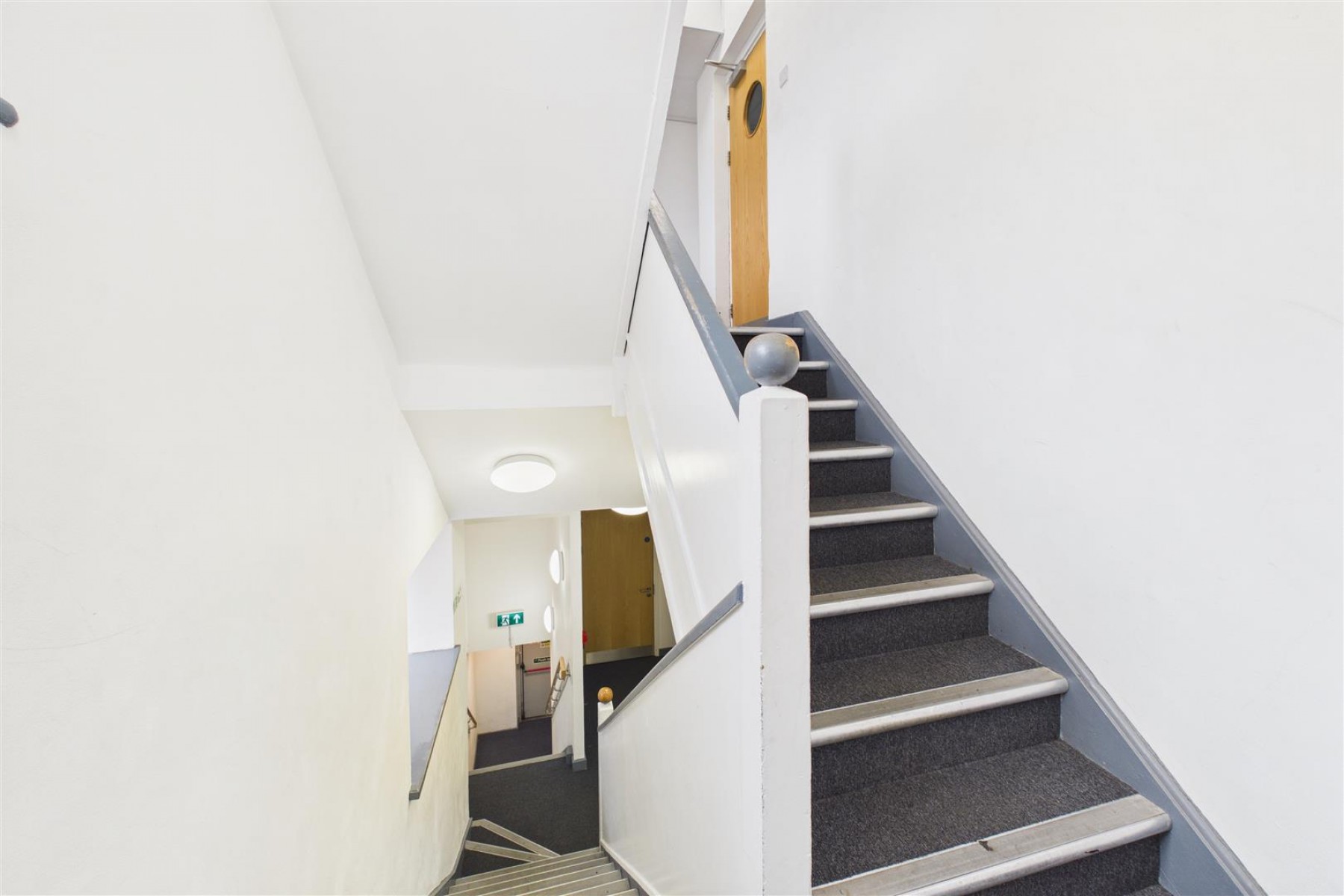 Images for LARGE COMMERCIAL BUILDING | BS2