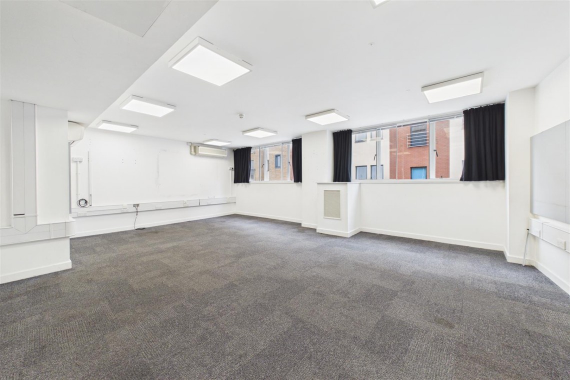 Images for LARGE COMMERCIAL BUILDING | BS2