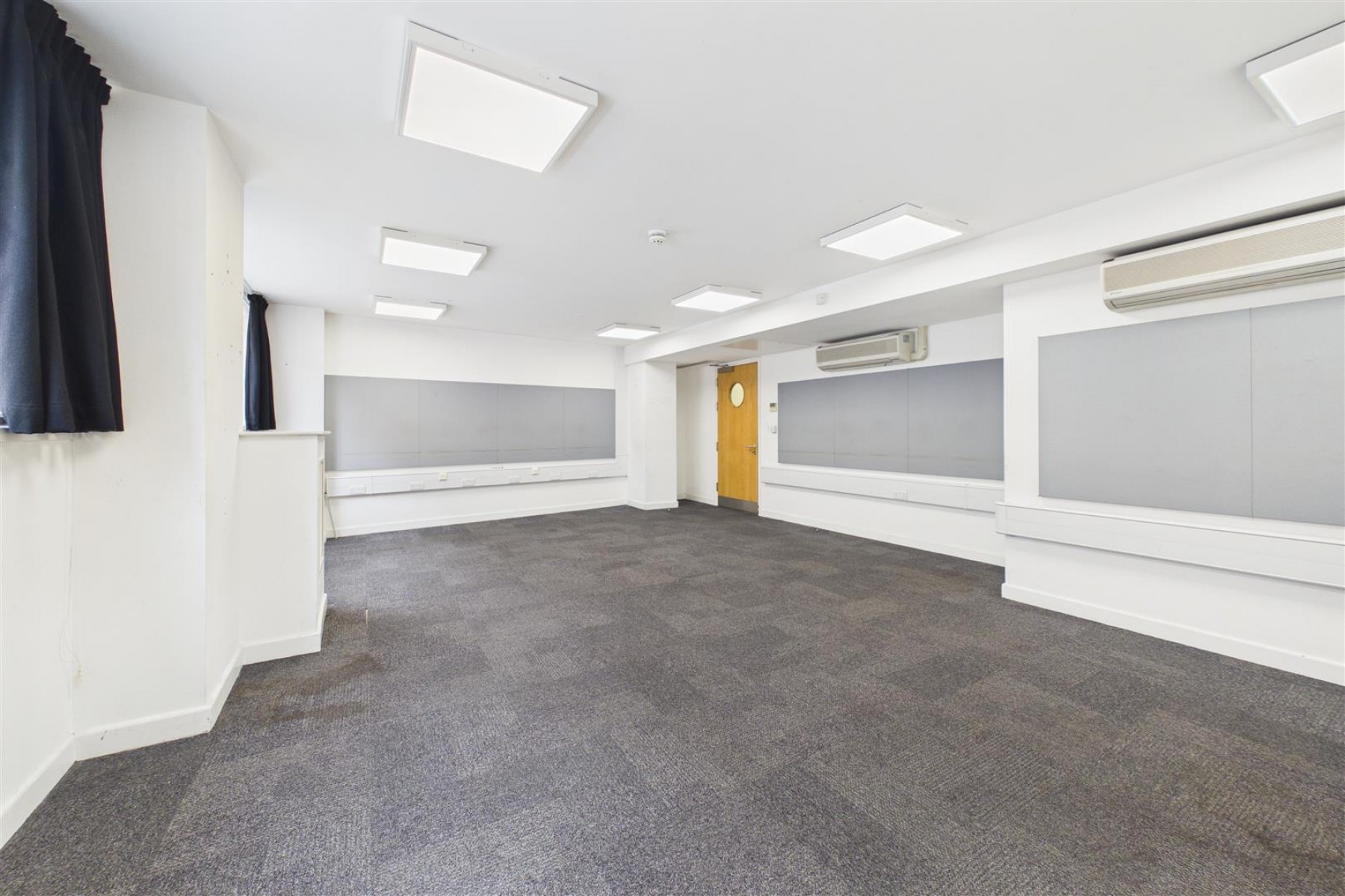 Images for LARGE COMMERCIAL BUILDING | BS2