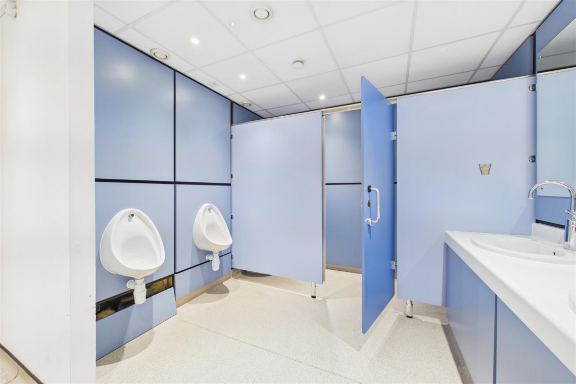 Images for LARGE COMMERCIAL BUILDING | BS2