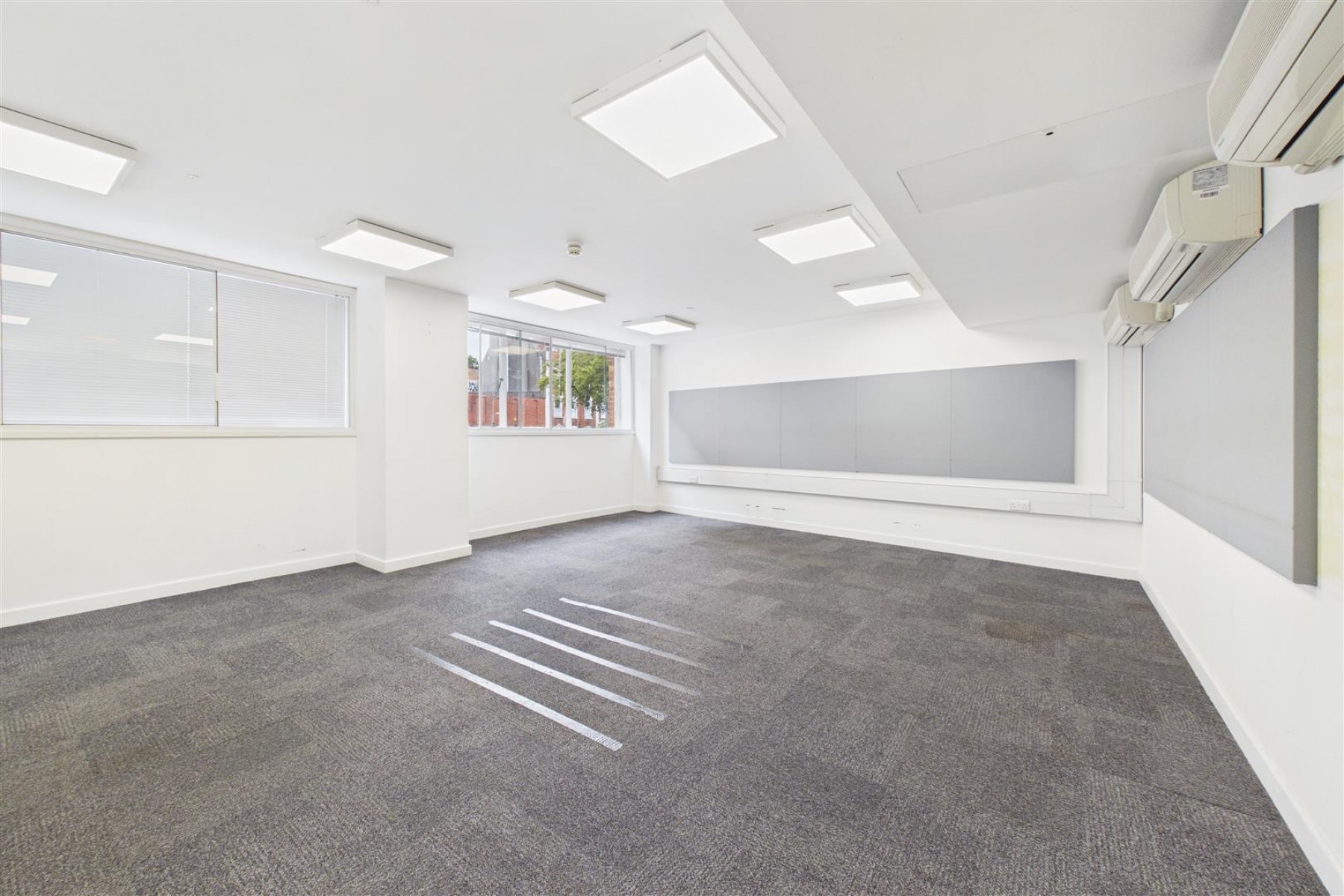 Images for LARGE COMMERCIAL BUILDING | BS2