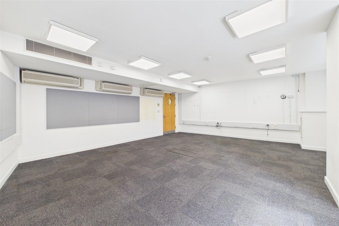 Images for LARGE COMMERCIAL BUILDING | BS2