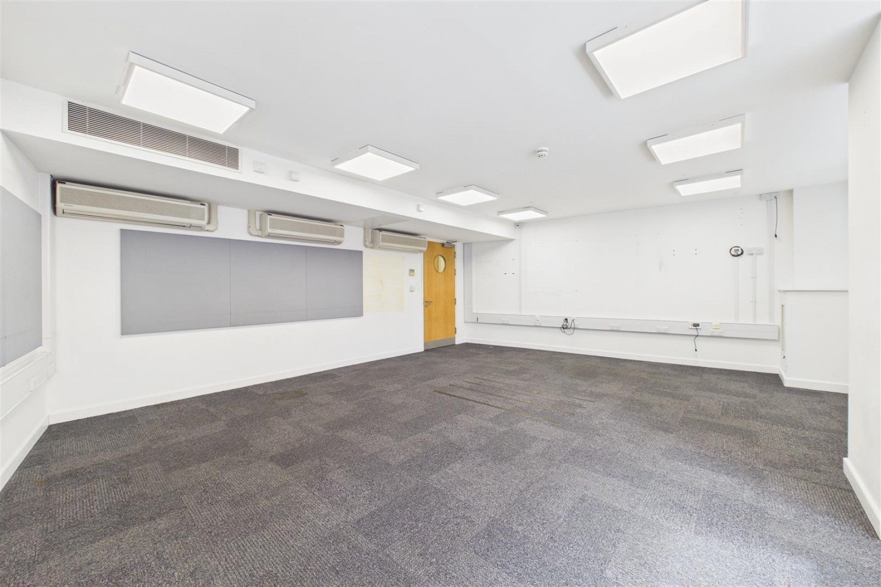 Images for LARGE COMMERCIAL BUILDING | BS2