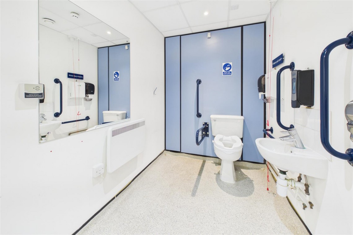 Images for LARGE COMMERCIAL BUILDING | BS2