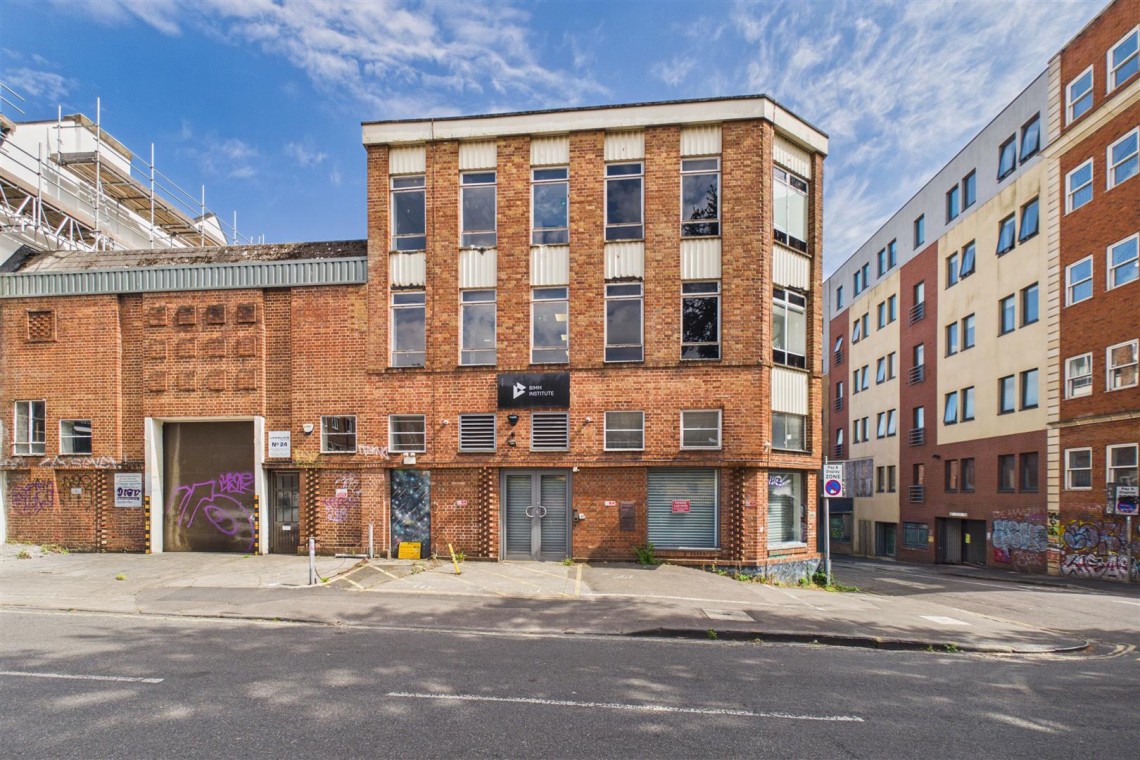 Images for LARGE COMMERCIAL BUILDING | BS2