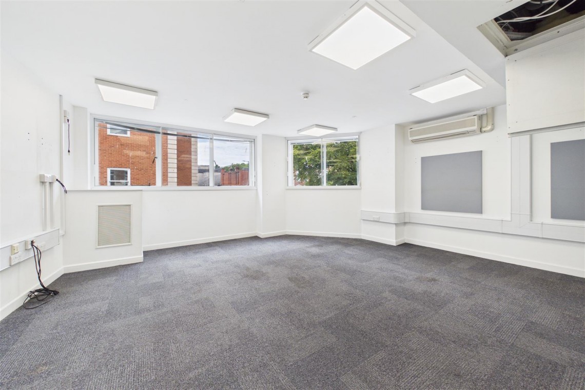 Images for LARGE COMMERCIAL BUILDING | BS2
