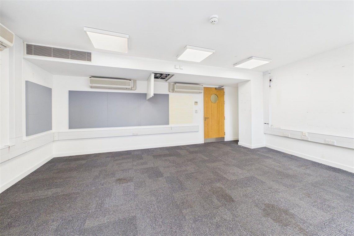 Images for LARGE COMMERCIAL BUILDING | BS2