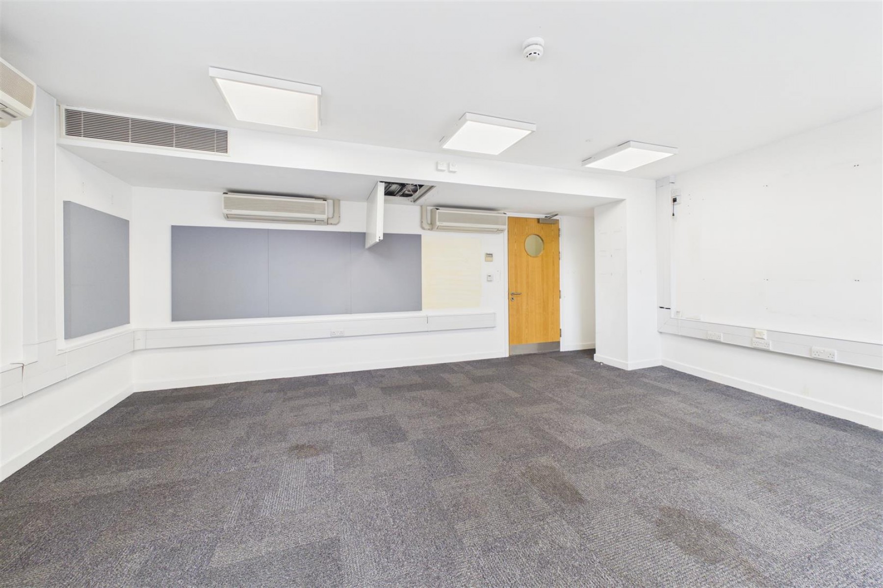 Images for LARGE COMMERCIAL BUILDING | BS2