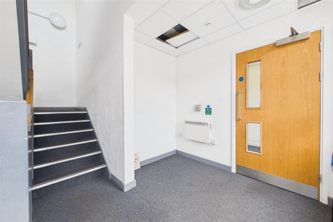 Images for LARGE COMMERCIAL BUILDING | BS2