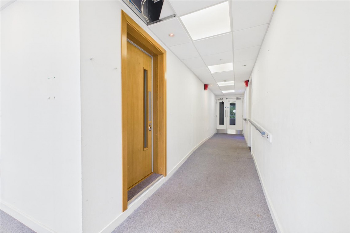 Images for LARGE COMMERCIAL BUILDING | BS2