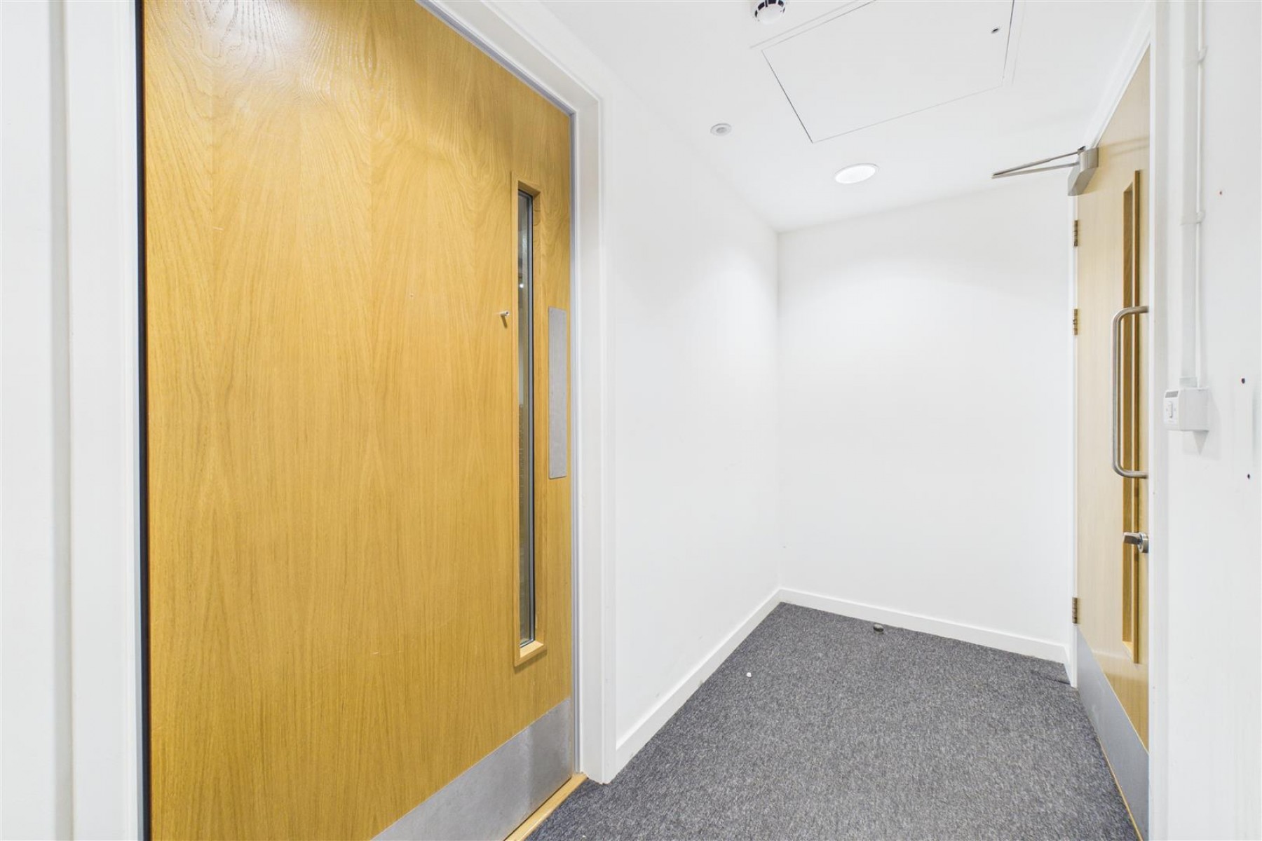 Images for LARGE COMMERCIAL BUILDING | BS2