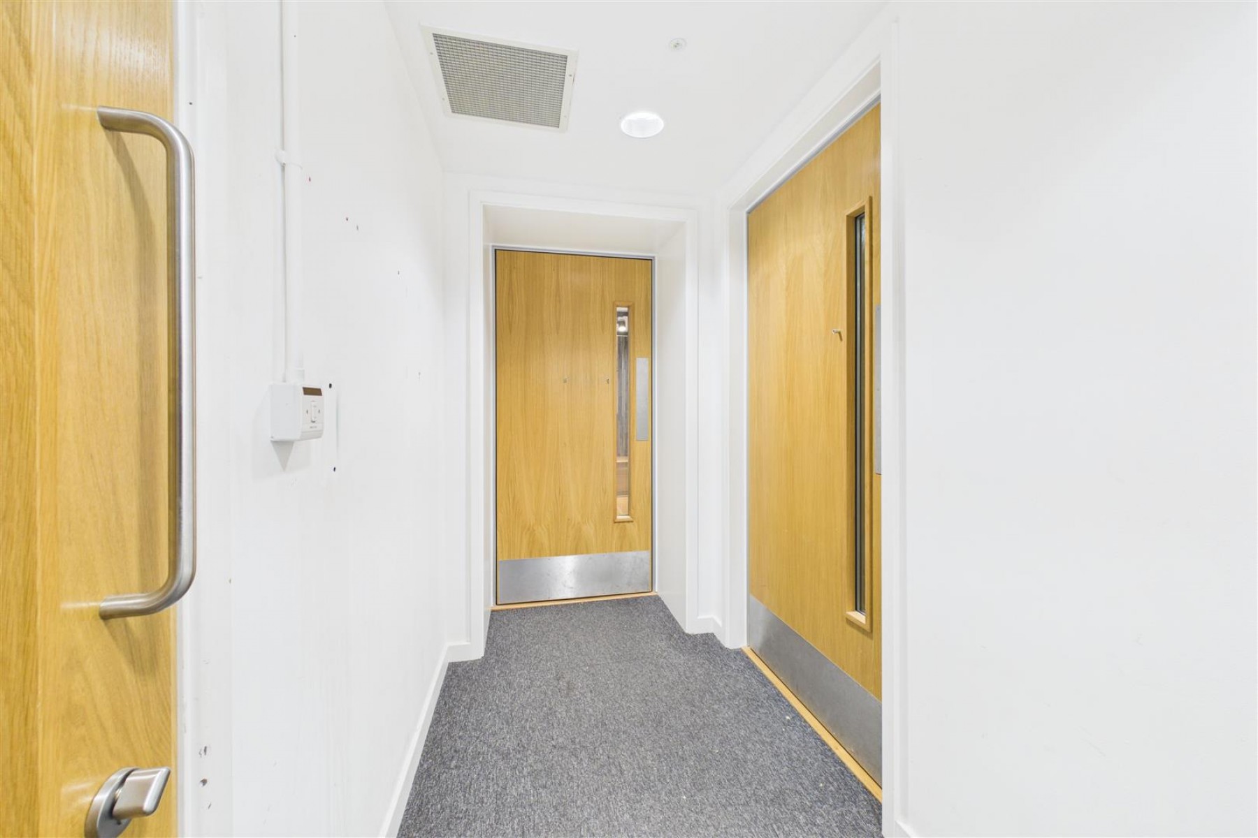 Images for LARGE COMMERCIAL BUILDING | BS2